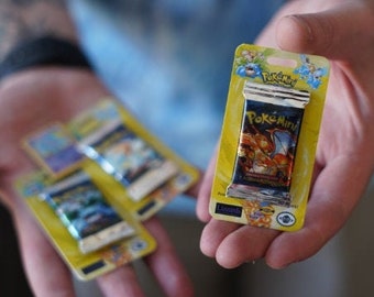 Mini Pokámini Kartenparodie Nachbildung Booster Packs mit Wackelaugen (22mm breit)
