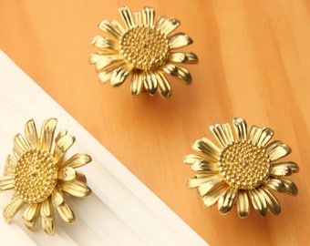 Brass daisy knob/gold art decorative door handle/flower cabinet pull/classic drawer pull /furniture hardware