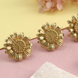 Brass daisy knob/gold art decorative door handle/flower cabinet pull/classic drawer pull /furniture hardware