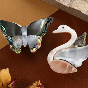 Tiradores de armario con forma de cisne y mariposa en concha de abulón, tiradores de cajón naturales, pomos de puerta con base de latón, decoración bohemia para el hogar.