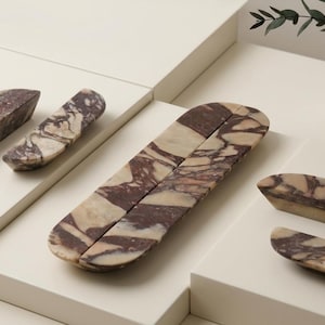 Viola skåphandtag i marmor, mässing, ovala stenknoppar, graverad garderobsknopp med specialdesign, lyxiga dörrhandtag, möbelbeslag