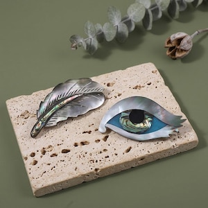 Tirador de pluma de concha de abulón, tirador de armario con ojo turco, tirador de cajón de nácar, herrajes de estilo bohemio costero.