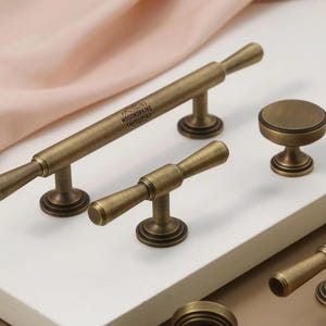 Manijas de gabinete de latón macizo, tirador de mueble de armario de latón cepillado dorado, pomo de cajón de tocador de latón antiguo grabado a medida, herrajes para gabinetes