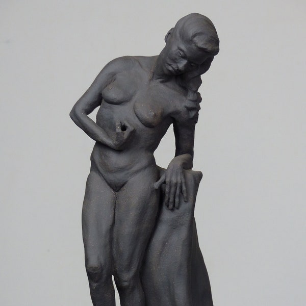 Sculpture, femme nue, terre cuite.