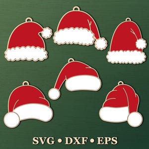Könnte beinhalten: Fünf rote Weihnachtsmützen mit weißem Besatz und einer kleinen Schlaufe zum Aufhängen. Die Mützen haben eine Holzumrandung und sind auf einem grünen Hintergrund angeordnet. Der untere Teil des Bildes enthält den Text "SVG • DXF • EPS".