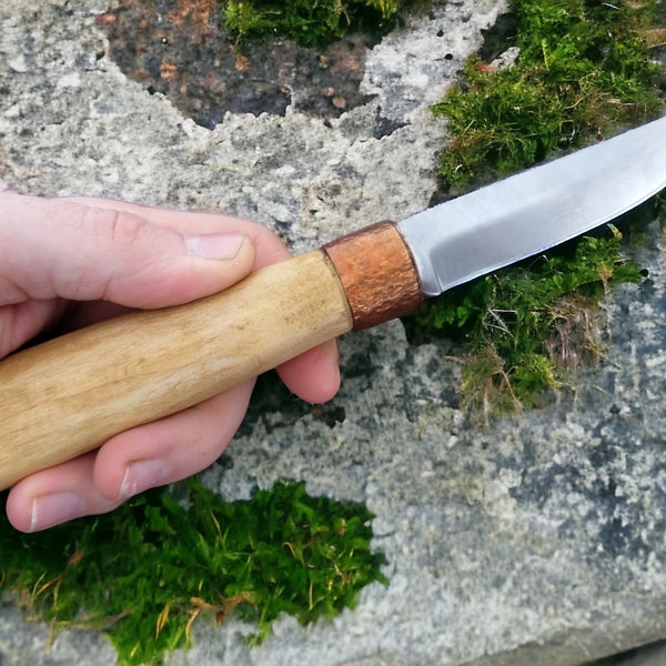 Handgeschmiedetes Puukko finnisches Outdoormesser mit Lederscheide, Bushcraftmesser zum Schnitzen