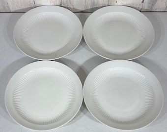 Piatti piani Adams da 25 cm in vera pietra ferrosa inglese bianca con finitura Micratex, set da 4 pezzi