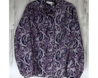 Camicetta Lady Arrow taglia L viola con stampa paisley anni '80, stile segretaria, con fiocco al collo, stile dark academia, USA