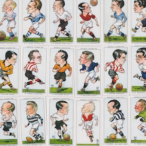 Voetbalkarikaturen. Moderne herdruk van de originele volledige set van 50 Ogdens-sigarettenkaarten uit 1935. Voetballers, voetbal, sportkaarten, cadeau.