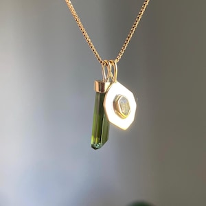 Grüner Turmalin und Herkimer Diamant Halskette | Grüne Kristallhalskette | Rohstein Halskette | Heilende Kristallhalskette | Grüner Anhänger