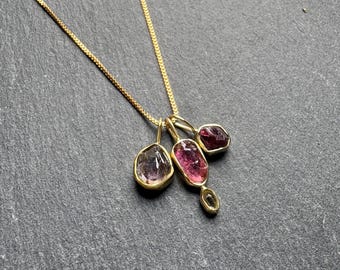 Collana di protezione spirituale con diamante di Herkimer, ametista, granato rosso e tormalina rosa / Pendente in cristallo grezzo / Gioiello curativo con cristalli