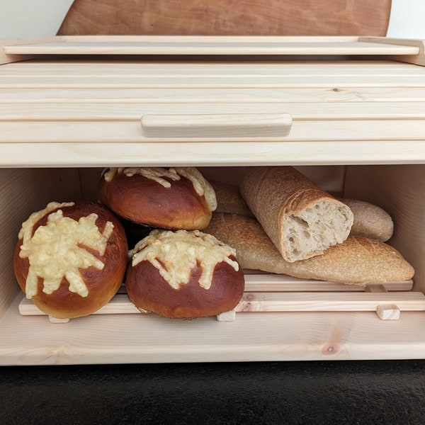 Brotbox mit Rollo aus ZIRBE, mit Lagerung-Belüftungsgitter, Brotkasten Zirbe