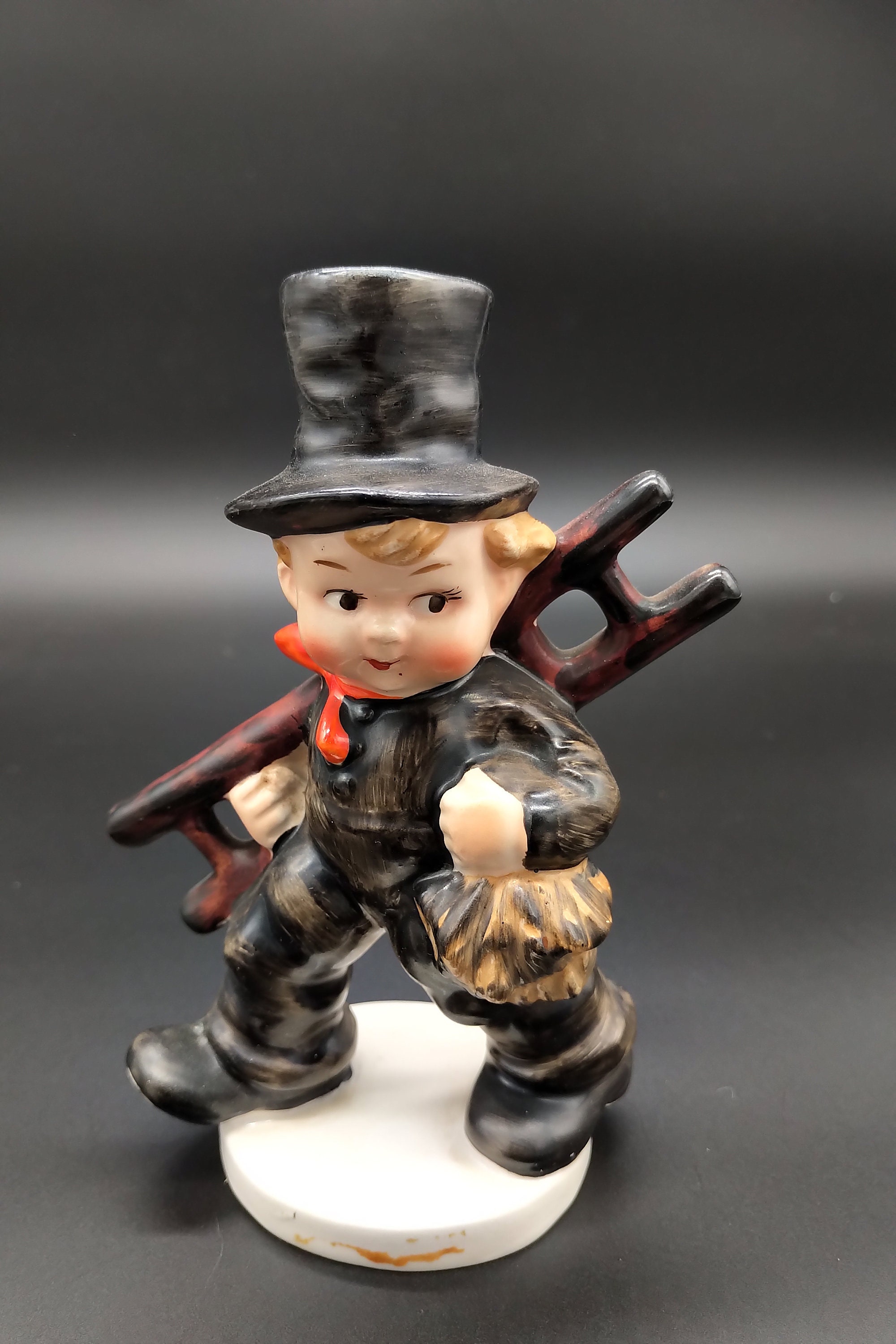 注目の福袋！ Sweep Chimney KF38, 1935-1949 Figurine, Porcelain Hummel アンティーク雑貨