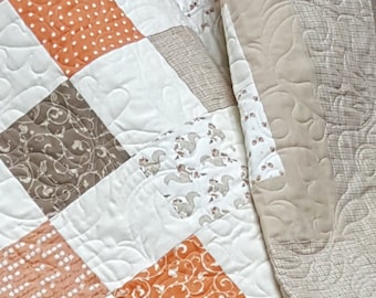 Trapunta patchwork autunnale fatta a mano, coperta in cotone con stampa scoiattolo