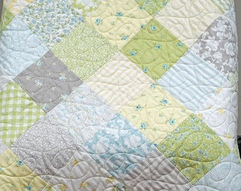 Handgemaakte patchwork babyquilt, katoenen deken met bloemen (40 x 40)