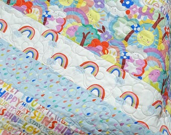 Handgemaakte patchwork kinderkamerquilt, kleurrijke gewatteerde babydeken