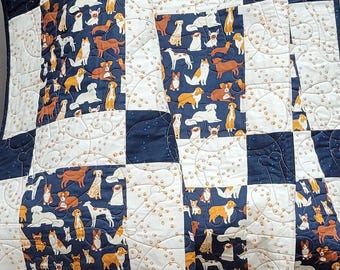 Handgemaakte patchwork deken quilt, honden- en pootafdrukken