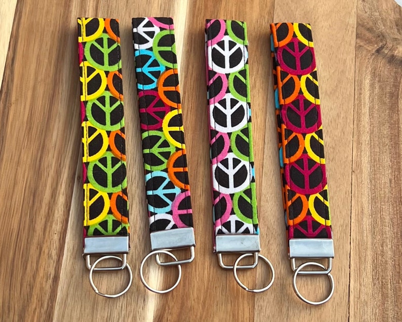 Peace Sign Key Ring Peace Sign Keychains, Key Accessories, Wristlet Lanyard Car Accessories ...