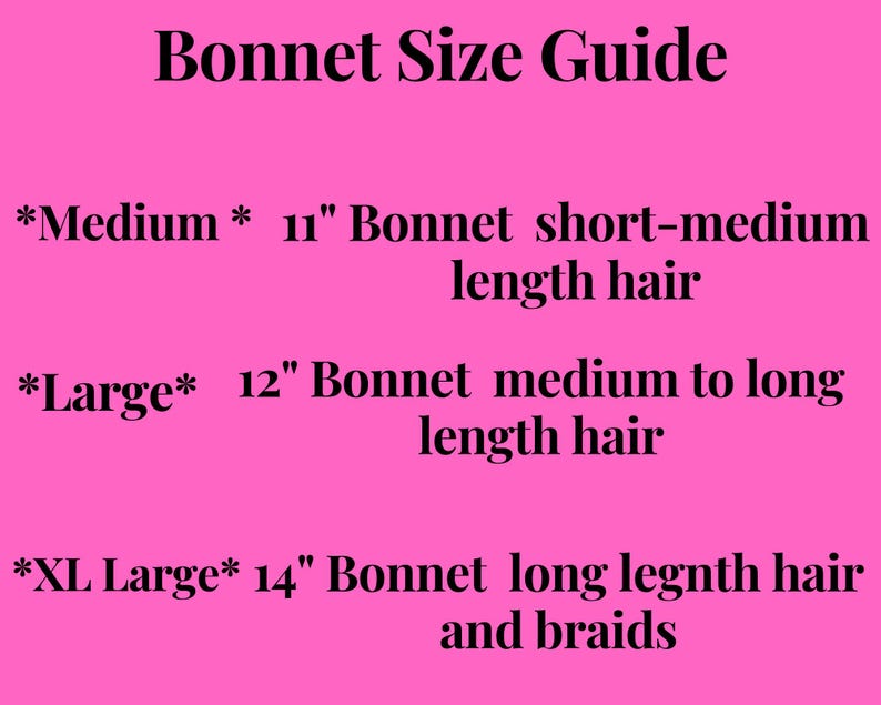 Op de afbeelding: Een roze achtergrond met zwarte tekst die een bonnet-maattabel beschrijft. De tabel geeft drie maten: Medium (11 inch), Large (12 inch) en XL Large (14 inch). Elke maat wordt beschreven met de bijbehorende haallengte waarvoor deze het beste geschikt is.