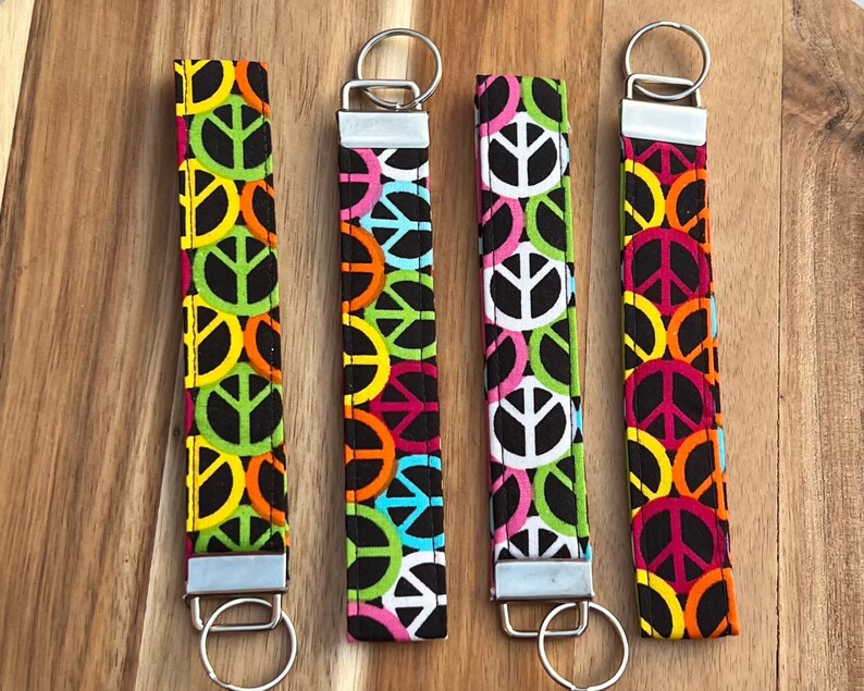 Peace Sign Key Ring Peace Sign Keychains, Key Accessories, Wristlet Lanyard Car Accessories ...