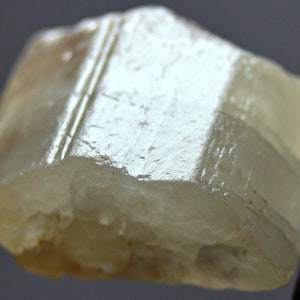 86,0 ct grå zoisitkristall, Zagi-gruvan Pakistan, samlarädelsten