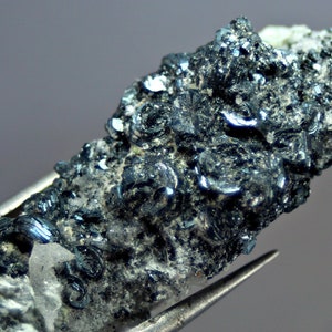 126.0 CT Unusual Hematite Quartz Combine Soecimen - Rare Flower Shaped Hematite on Quartz Crystal Specimen