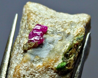 ピジョンブラッドルビークリスタル。 ピジョンブラッドルビークリスタル。