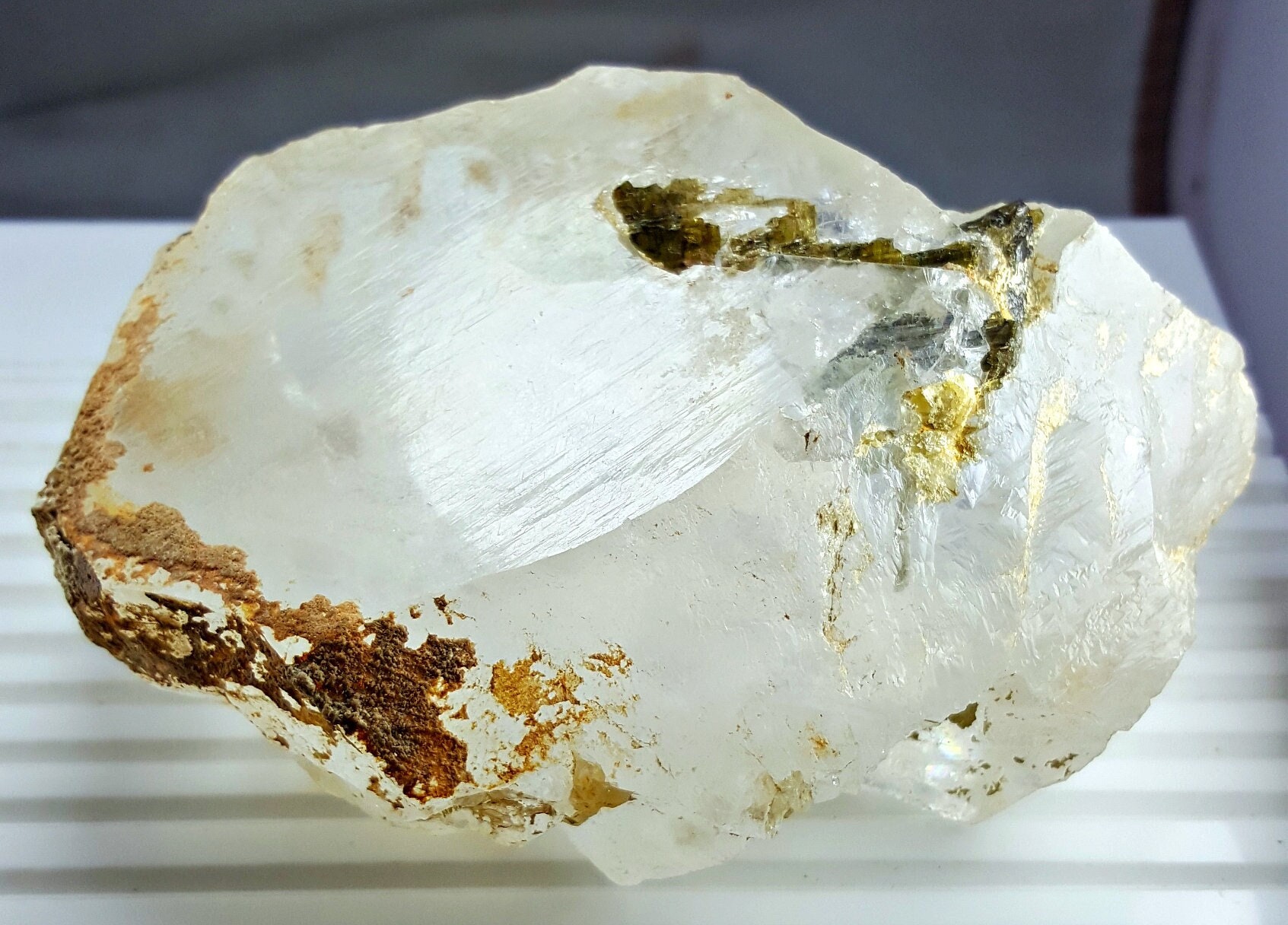 583.0 GM ファデンウィンドウクォーツ バールエピドート、パキスタン