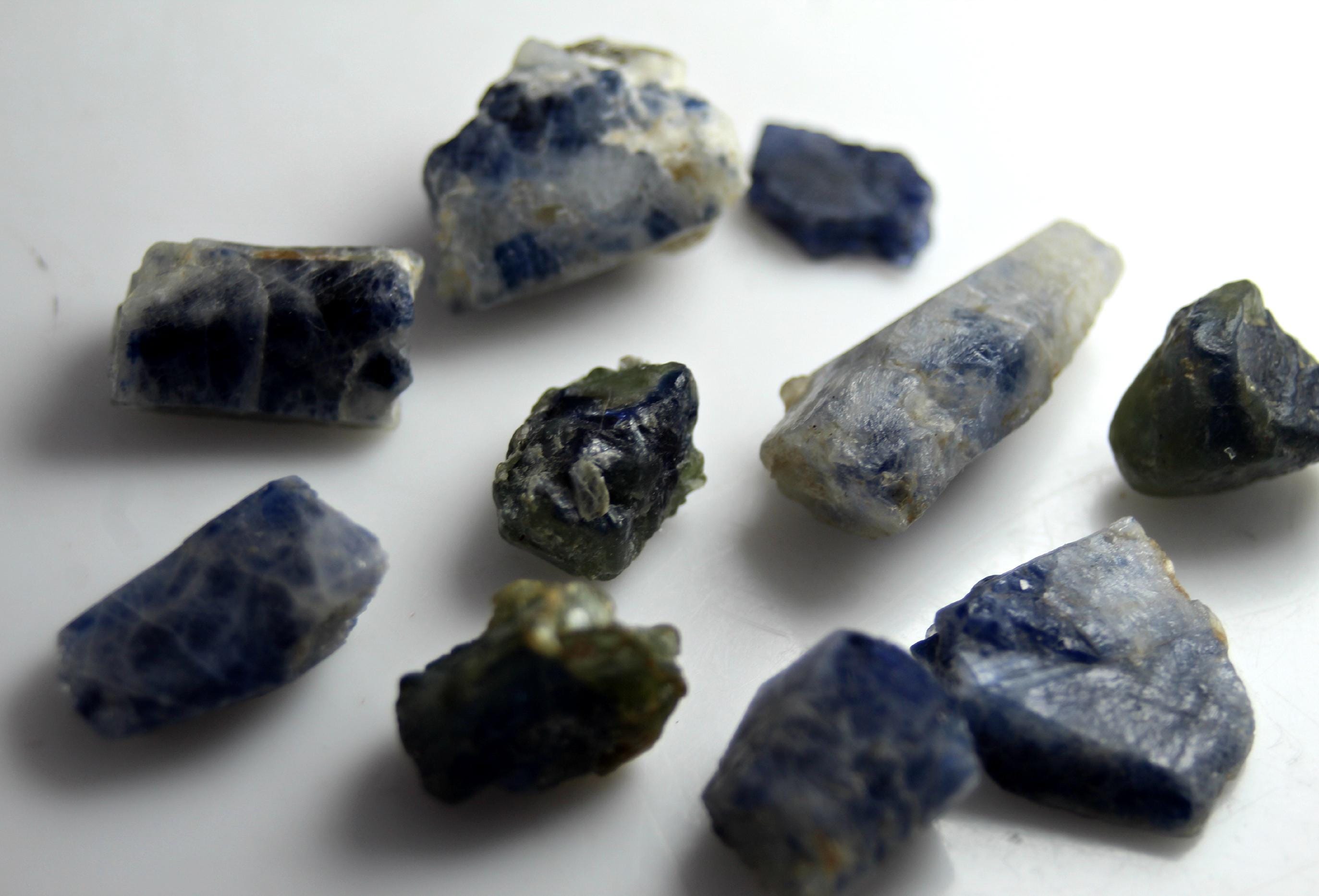 104 CT Blue Sapphire Crystals – Natural Untreated Gemstone