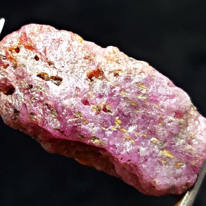 Water Etched Red Ruby Crystal: 87.0 CT Kashmir Gemstone