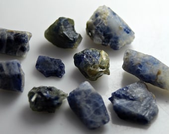 28.0カラットの神聖な品質の希少な未知の原石クリスタル - コレクター