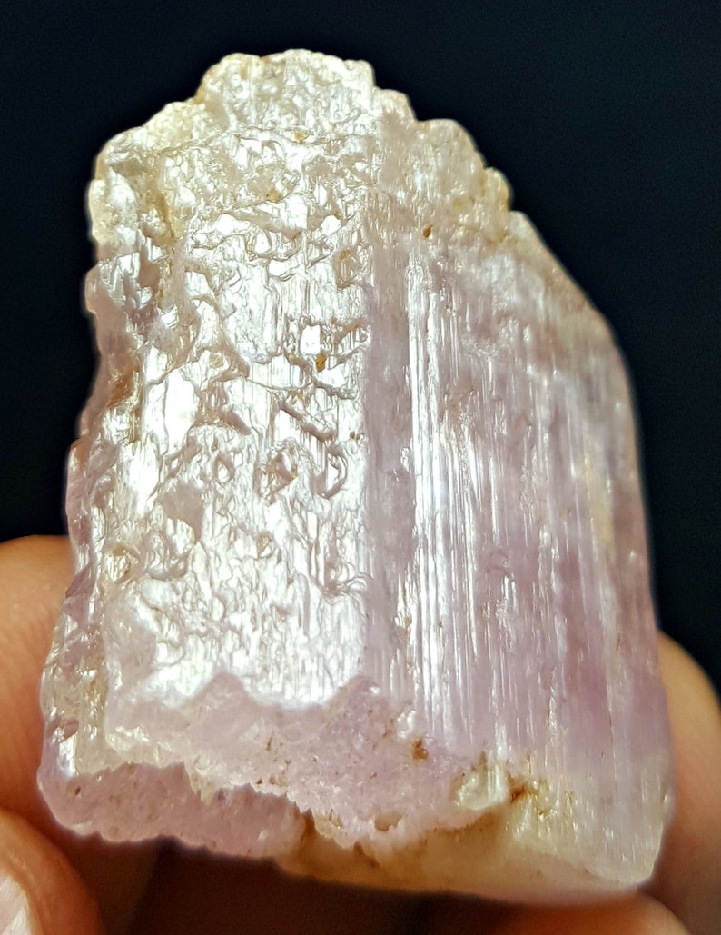 132,0 CT vattenetsad rosa kunzitkristall - Afghanistan bild 3