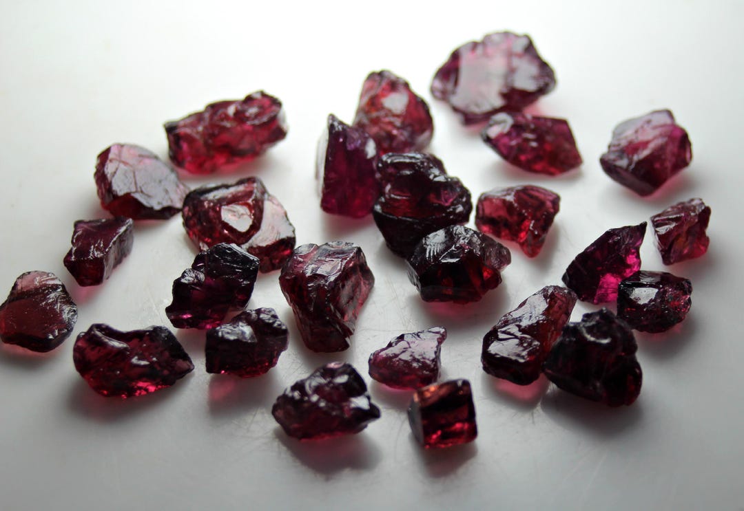 バイオレットレッドロードホライトガーネットファセットグレード