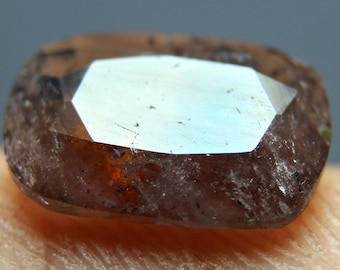 Pierre Axinite 0.50 Ct Couleur Changeante - Qualité VS, Provenance Afghanistan, Neuve Avec étiquettes