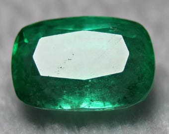 11.80 CT VVS Emerald Loose Gemstone: Rare Lustrous Cushion Cut