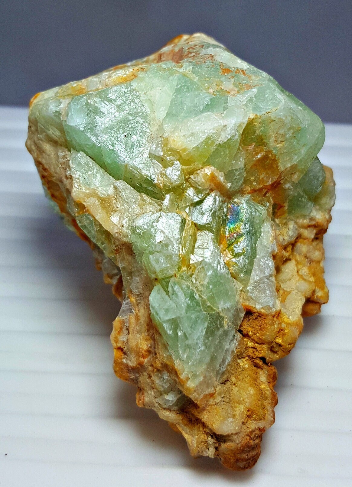 180.0 GM 魅力的な希少なシーグリーンアクアマリン結晶標本