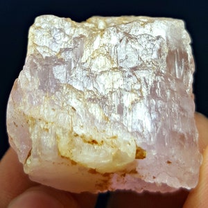 132,0 CT vattenetsad rosa kunzitkristall - Afghanistan bild 4