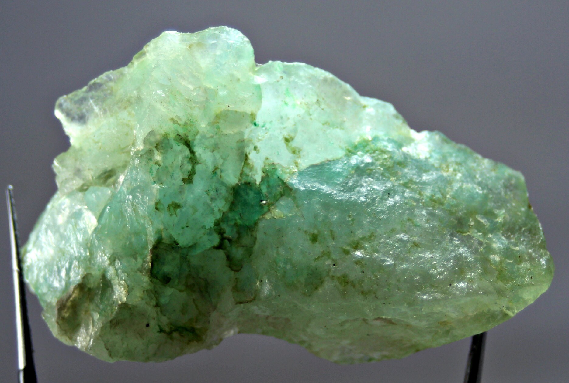 138.0 CT Rare Quartz After Emerald Unusual Terminated