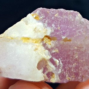132,0 CT vattenetsad rosa kunzitkristall - Afghanistan bild 8