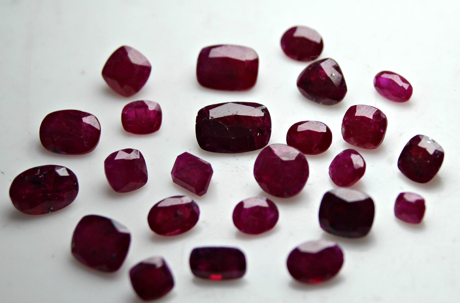 Ruby Lot Pigeon Blood Red Ruby Lot Batakundi Mine Kashmir Pakistan 21.50 Ct ...