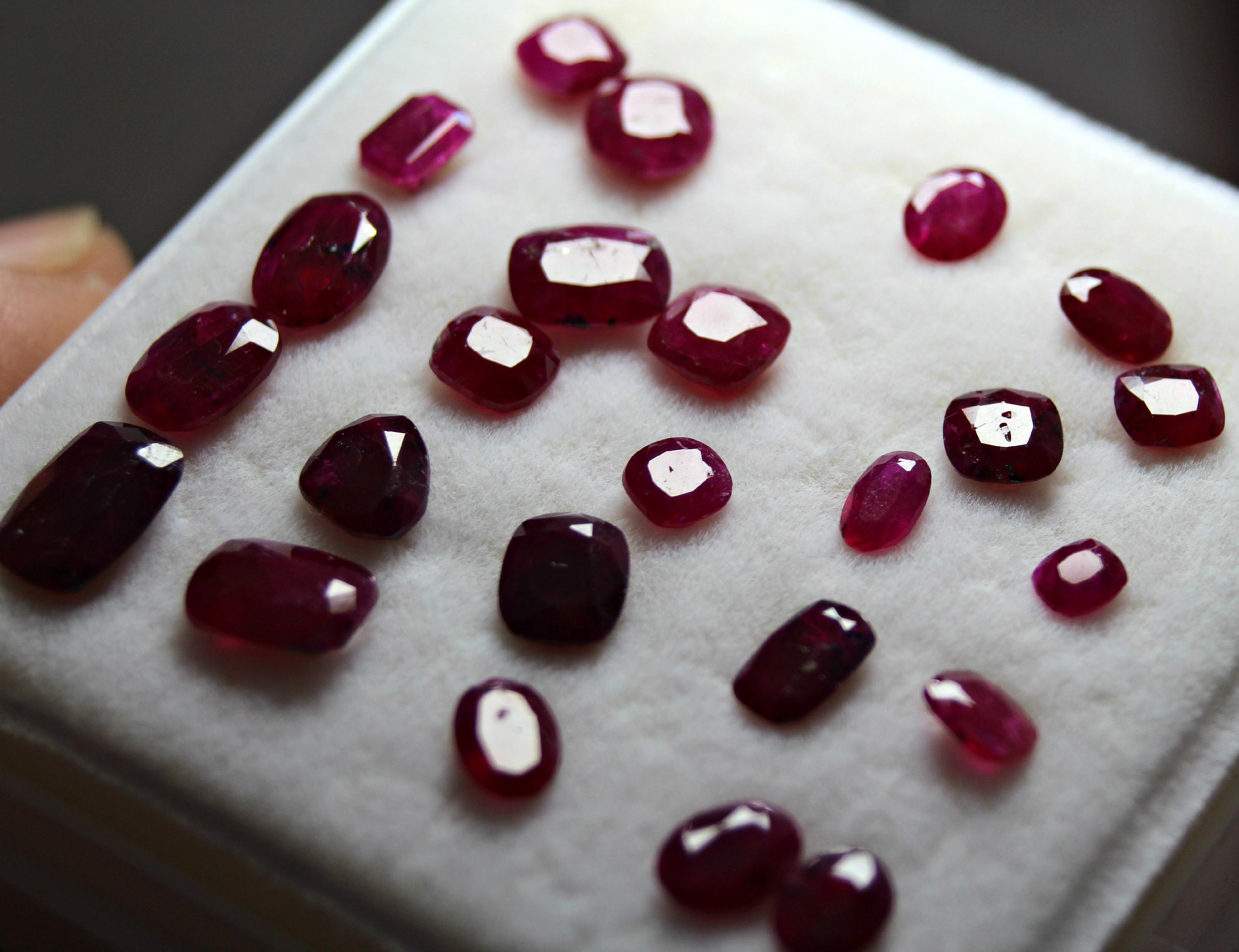 Ruby Lot Pigeon Blood Red Ruby Lot Batakundi Mine Kashmir Pakistan 21.50 Ct ...
