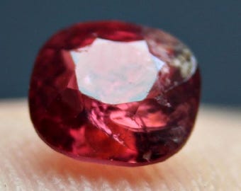 Anillo de turmalina rosa intenso, piedra preciosa Kunar de Afganistán con corte cojín