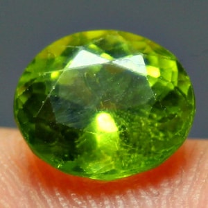 Green Peridot Loose Gemstone 2.50 CT - Natural Brilliant Cut with Impressive Color for Jewelry & Rings