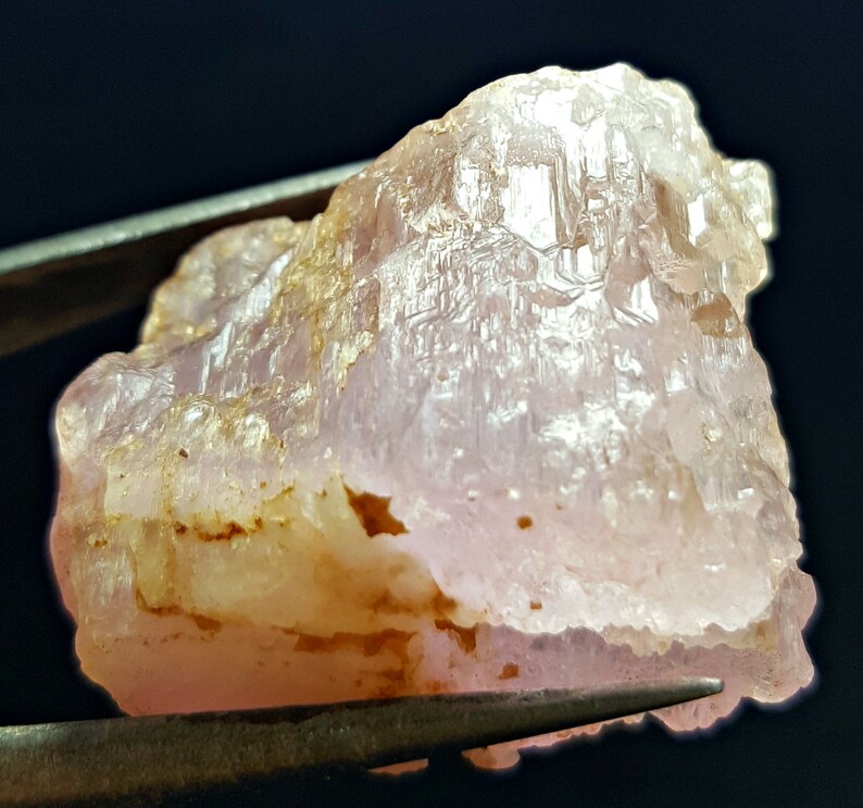 132,0 CT vattenetsad rosa kunzitkristall - Afghanistan bild 10