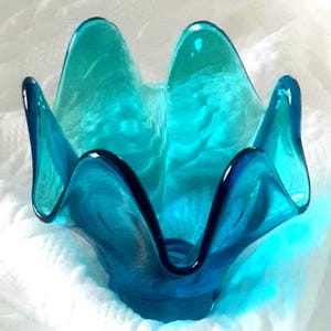Side view showing hand-blown ruffled design.