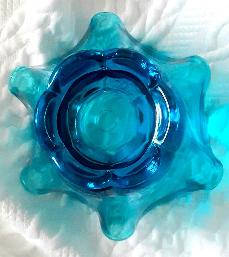 Bottom view of this gorgeous bowl.