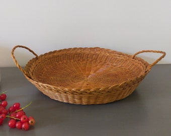 old woven wicker fruit basket, wicker bread basket, round wicker fruit basket, round wicker basket with vintage handles