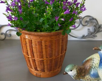 Vintage wicker and rattan planter basket/ French rattan planter/ boho basket from the 70s/80s