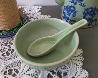 celadon green enameled ceramic bowl and its vintage spoon/ rice bowl/ soup bowl/ Chinese bowl/ Japanese bowl/ Korean bowl