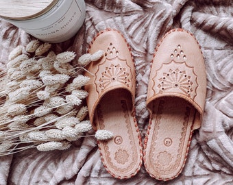 Wanderlust Closed Toe Slippers